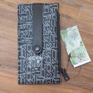 NWT Badgley Mischka Black and White Monogram Vegan Leather Credit Card Holder